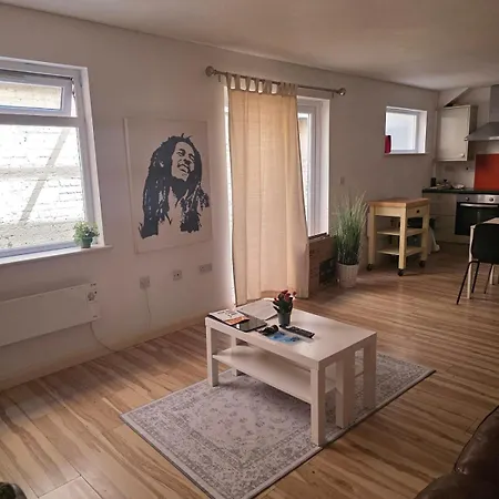Charming 6-bed Horfield Appartement